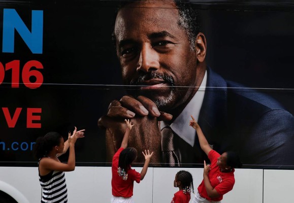 Ben Carson empata a Donald Trump en sondeos