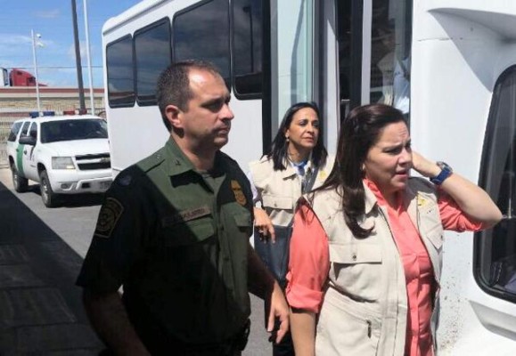 Un año podría tardar deportación de niños hondureños desde EUA