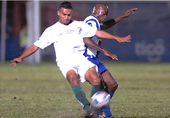 Saúl Martínez pone como nuevo líder al Victoria