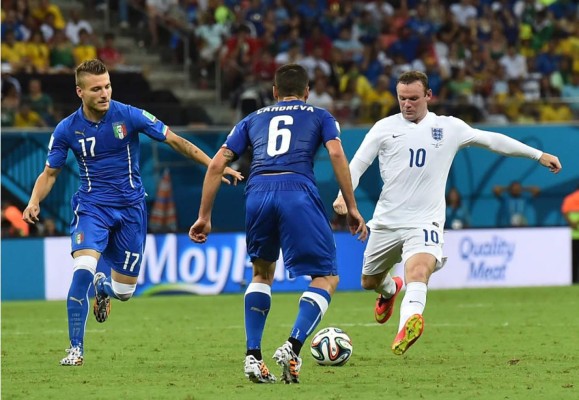 Italia se queda con el clásico mundialista gracias a Balotelli