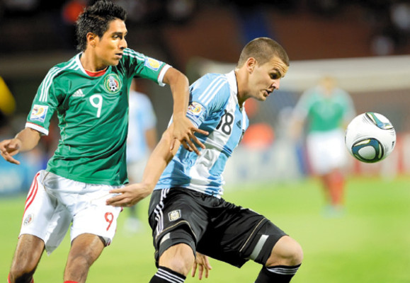 Argentina arranca venciendo a México