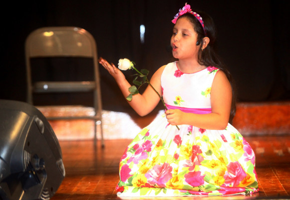 En la Escuela Internacional Sampedrana forman líderes en oratoria