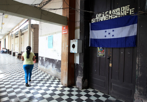 Empleados de Salud siguen exigiendo pagos