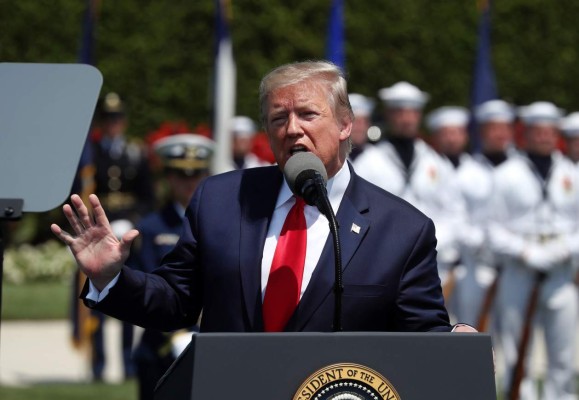 Trump agradece a México el despliegue de tropas para frenar a migrantes