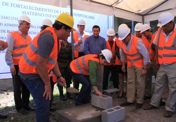 Ya construyen 7 quirófanos en el Leonardo Martínez y la Emergencia Pediátrica en el Mario Rivas