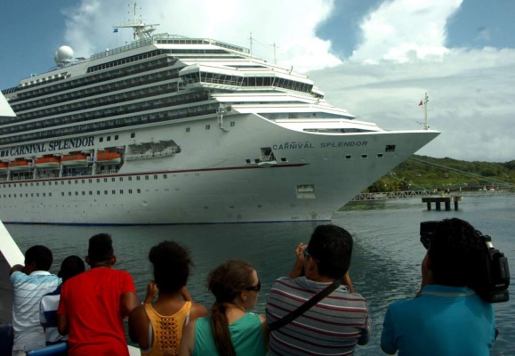 Piden a alcaldía de Roatán reconsiderar cobro de $2