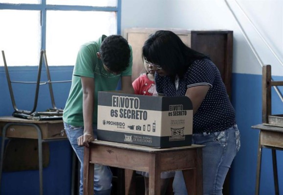 Tribunal cierra las mesas de votación e inicia recuento en Costa Rica