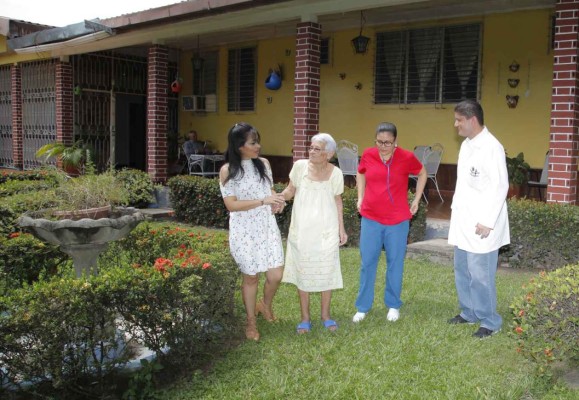 Con éxito funciona centro de atención para abuelos