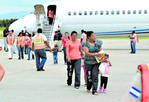 Hay más de 7,000 niños hondureños deportados por vía aérea y terrestre