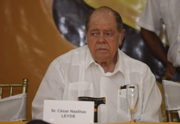 César Nasthas regresaría al Victoria