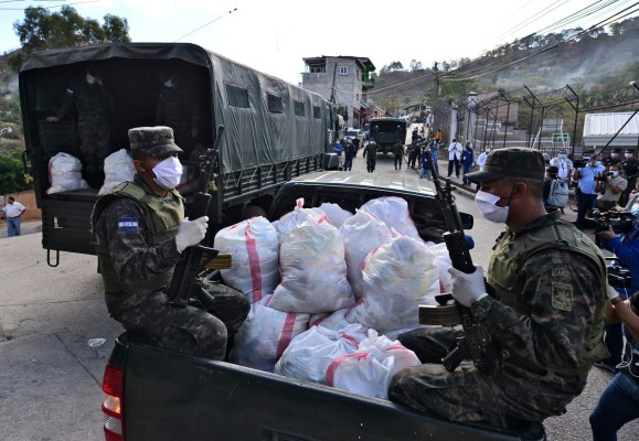 Honduras: Casa por casa llevan las raciones de alimentos