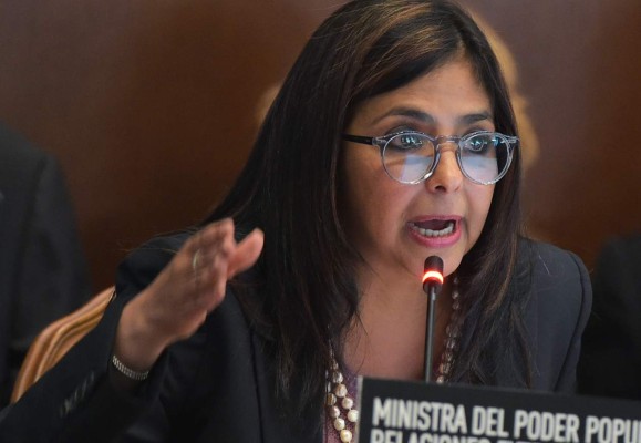 Canciller de Venezuela acusa a la OEA de respaldar a oposición