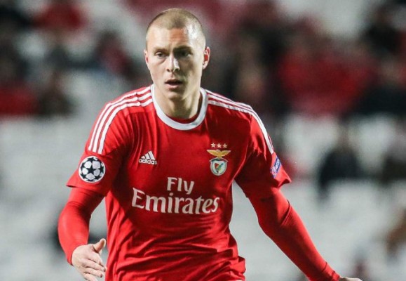 Real Madrid y Barcelona pelean por fichar a defensor sueco