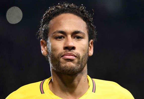 Neymar incendia las redes al desnudarse antes de enfrentar a Real Madrid