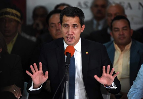Guaidó denuncia que el oficialismo trata de 'cerrar' el Parlamento venezolano