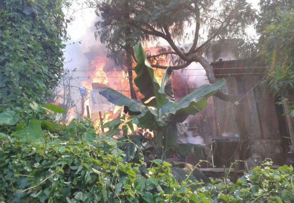 Incendio consume tres viviendas en Tegucigalpa
