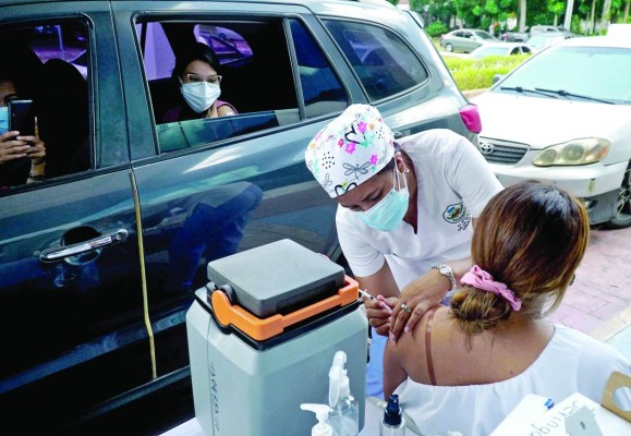 Más de 300,000 sampedranos se han vacunado contra el covid-19