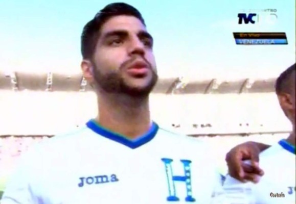 VIDEO: Así canta Jona Mejía el himno de Honduras