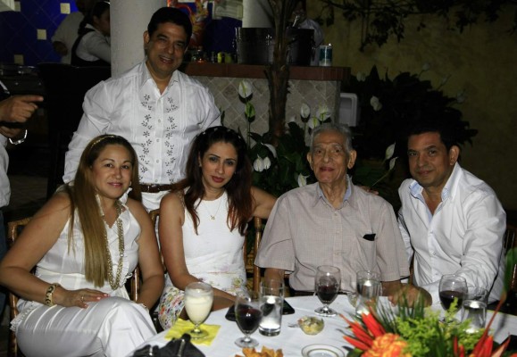 Erika Fajardo y Jaime Aguilar despiden su soltería