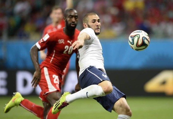 Francia golea a Suiza y queda a un paso de los octavos del Mundial