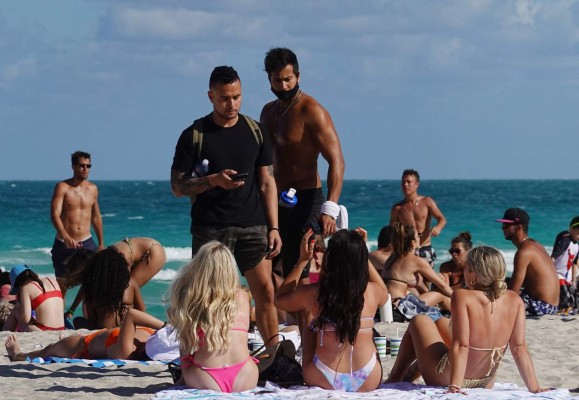 Miami se olvida de la pandemia con un spring break sin mascarillas