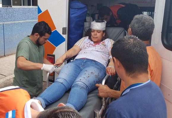 Al menos 15 heridos al volcar un rapidito en Tegucigalpa