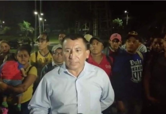 Bartolo Fuentes llega a Honduras expulsado de Guatemala