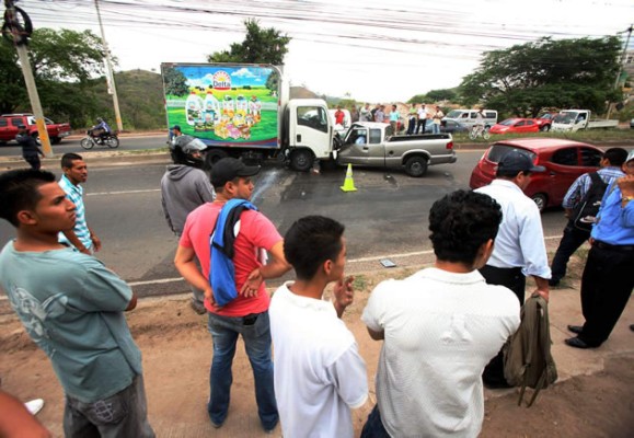 Dos muertos y dos heridos en accidente vial en Tegucigalpa