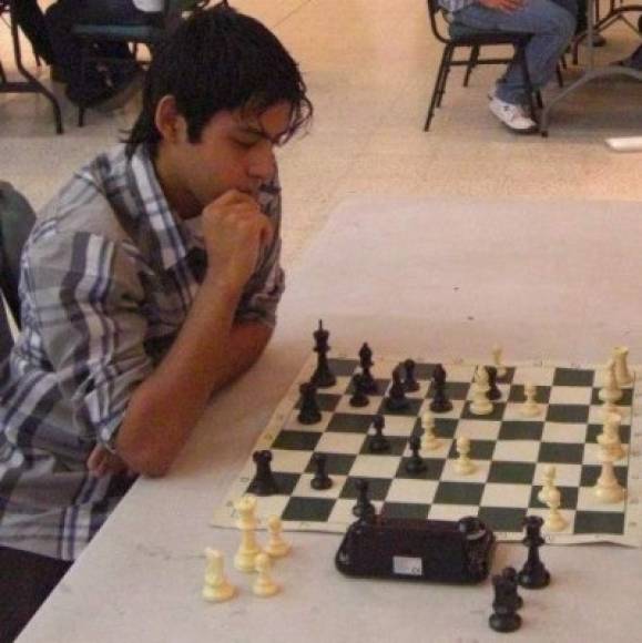 Gavarrete es catalogado como uno de los mejores jugadores de ajedrez de la región centroamericana.