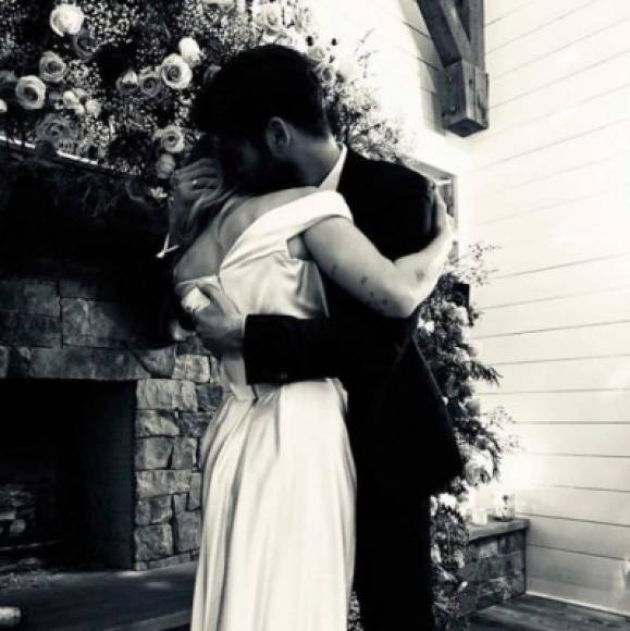 Las imágenes de la boda de Miley y Liam publicadas en sus perfiles de Instagram dieron la vuelta al mundo, y alborotaron los tabloides, aunque tardaron en dar a conocer su boda, en ese momento Miley y Liam demostraron amor en todas las instantáneas compartidas.