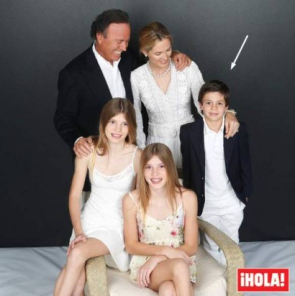 Guillermo Iglesias- 12 años<br/><br/>Julio Iglesias y Miranda Rijnsburger tuvieron otro hijo, Guillermo, antes de casarse en el 2010. <br/><br/>El último en sumarse al clan de los Iglesias también tiene talento musical, el pequeño gusta de tocar la batería, como lo ha mostrado Julio Iglesias en sus redes sociales.<br/><br/><br/>