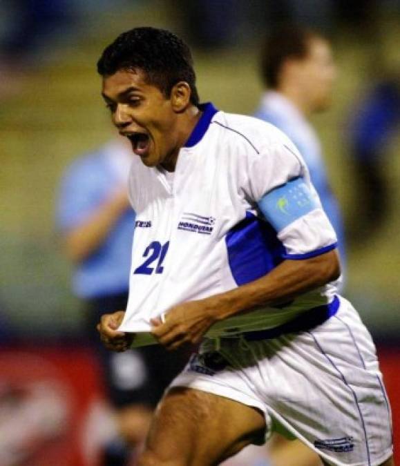 Amado Guevara - 'El Lobo' es un histórico en la Selección de Honduras, fue amo y señor del medio campo. Es ídolo en el Motagua, también jugó para el Valladolid de España, Toros Neza y Zacatepec de México, Saprissa de Costa Rica, MetroStars, New York Red Bulls, Chivas USA y Toronto FC de la MLS.