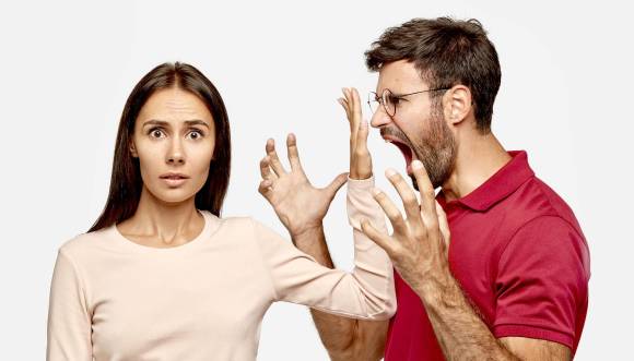 La manera positiva de ver las discusiones es entenderlas como el intento torpe de seres humanos que arrastran una historia cultural, emocional y lingüística.