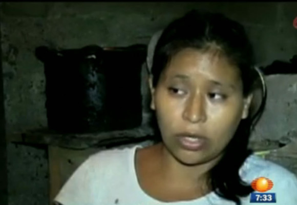 Clínica cobra a mujer tras dar a luz en césped