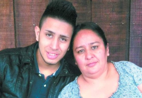 Desde prisión Kevin le manda rosas a su madre por su cumpleaños