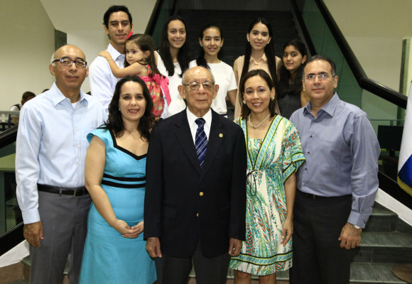 Erdulfo Laínez es homenajeado por Banco del País