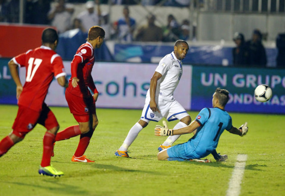 Honduras cede un empate, pero queda a un paso del Mundial