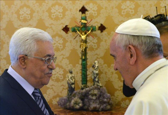 Francisco, Abás y Peres invocarán juntos hoy la paz en el Vaticano