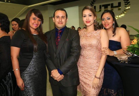 UTH agasaja a estudiantes