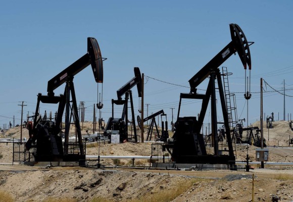 El petróleo cae ante nuevos temores sobre economía china