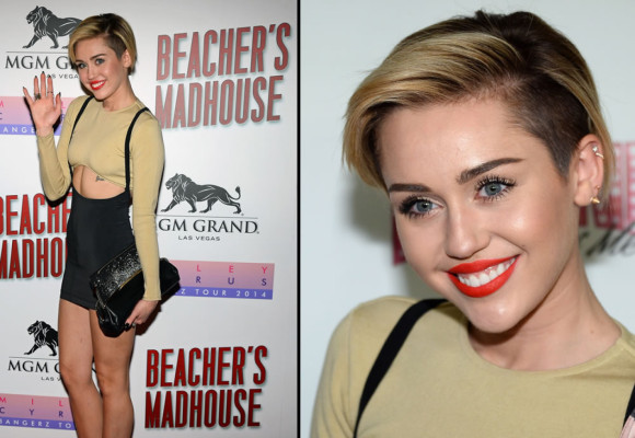 Miley Cyrus le da un beso de lengua a modelo