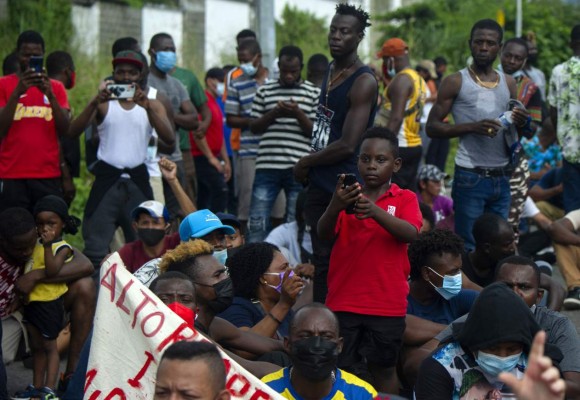 México reanudará deportaciones aéreas de migrantes varados en Tapachula 