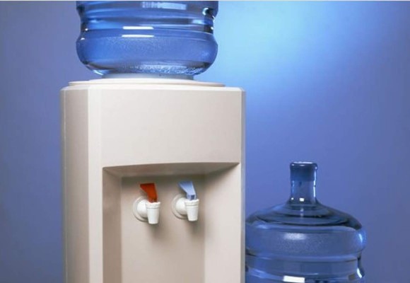 Los dispensadores de agua en las escuelas podrían animar a los niños a beber más