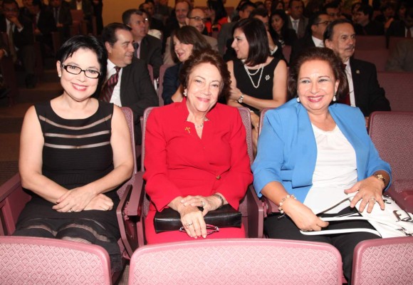 Ricardo Agurcia Fasquelle recibe premio del BCH