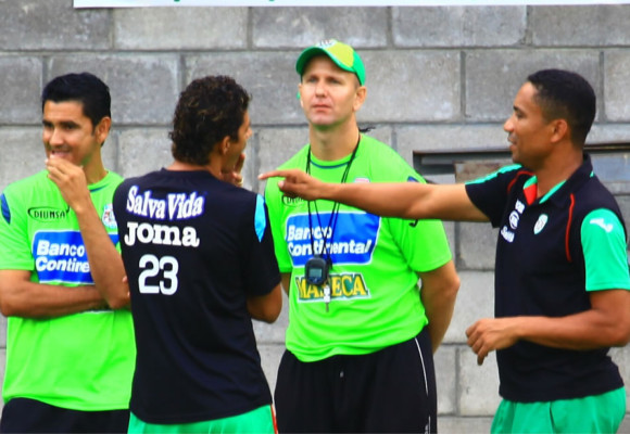 Mario Beata y Patricio Negreira al frente de Marathón