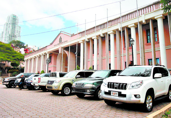 La mitad de carros de lujo del Gobierno de Honduras está 'desaparecida”