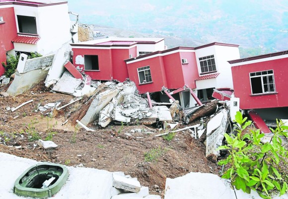 Familias de Ciudad del Ángel deben ser indemnizadas, afirma presidente Hernández