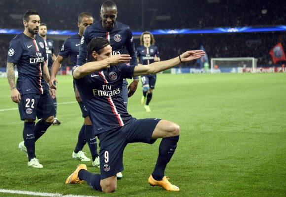 Cavani clasifica al PSG a octavos de la Champions League