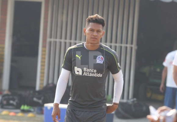 Bryan Moya sorprende al unirse a los entrenamientos del Olimpia