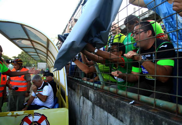 Keosseián, víctima de agresión por parte de un aficionado del Marathón